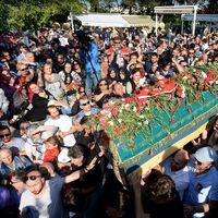 Cenazede büyük ayıp! "Koş Koş Kadir geldi"