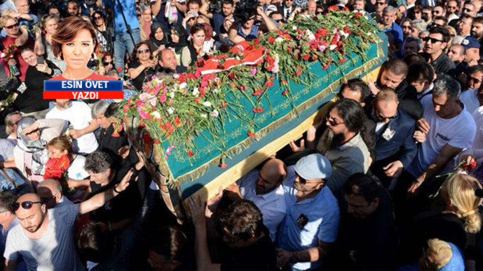 Cenazede büyük ayıp! "Koş Koş Kadir geldi"