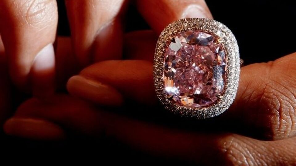 Pembe elmasa rekor fiyat!