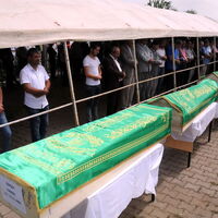 "Ayaklarına kapandım gitme diye, dinletemedim"