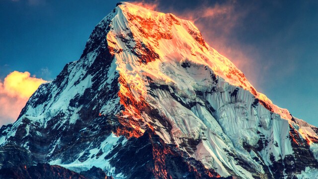 Everest'i zirveden ettiler!