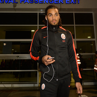 Denayer ısınırken sakatlandı