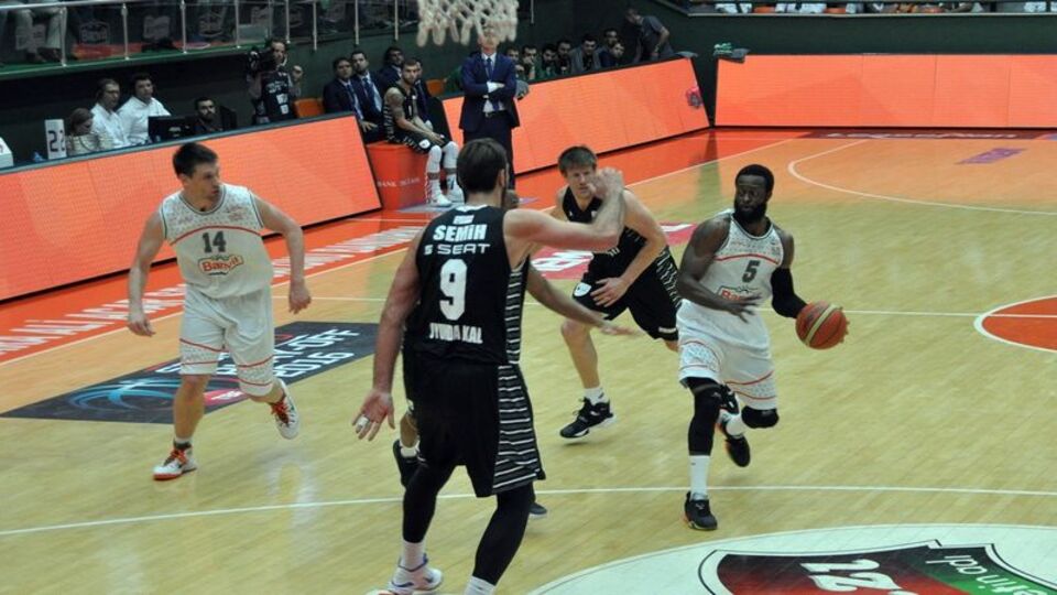 Daçka yarı finalde!