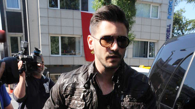 Kuaföre tıraş çantasıyla gidiyor