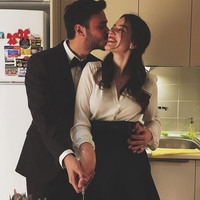 Ünlü çift nişanlandı