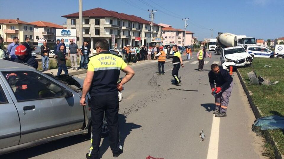 Sakarya'da feci kaza: Ölü ve yaralılar var!