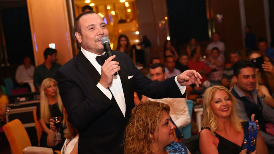 19 Mayıs'ı sahnede kutladı