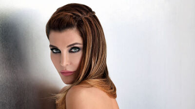 Şarkıcılığa soyunuyor!