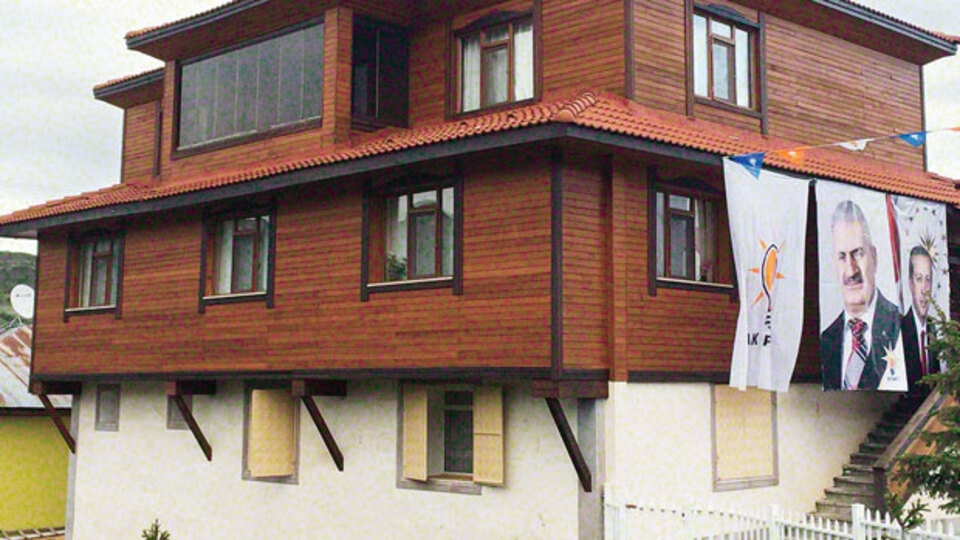 'Pancardan araba, topraktan yol yapardı'