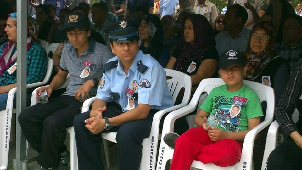 Törene babasının polis kıyafetiyle katıldı