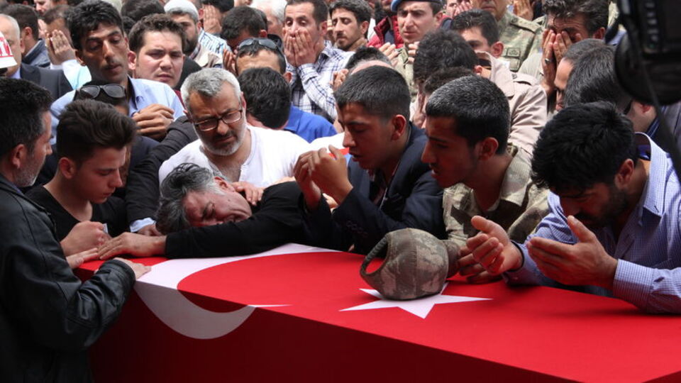 Van şehidi için tören düzenlendi