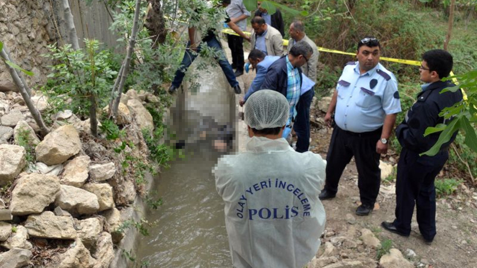 Çocukları "gitme" diye ısrar etti ama...