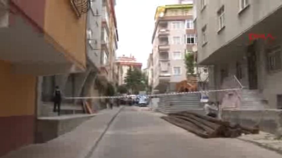 Bahçelievler'de korku dolu anlar! Bina böyle çöktü!