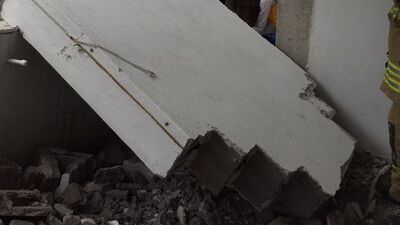 Yıkmak istediği duvarın altında kalarak öldü