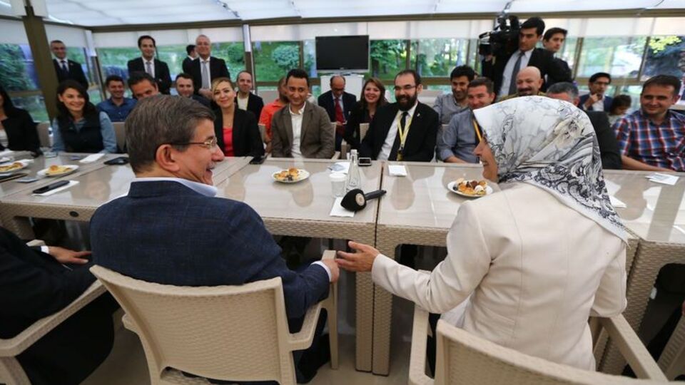 Davutoğlu gazetecilerle vedalaştı! "Dışarıdan gören kriz var sanıyor ama biz..."