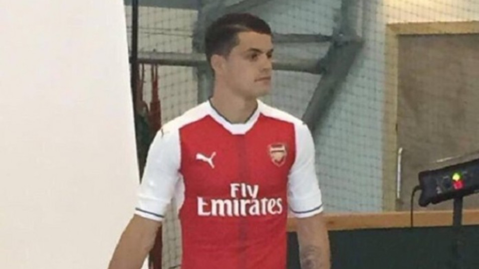 Xhaka resmen Arsenal'da