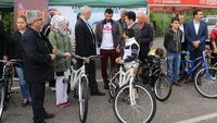 Kenan Sofuoğlu'ndan yetim çocuklara bisiklet