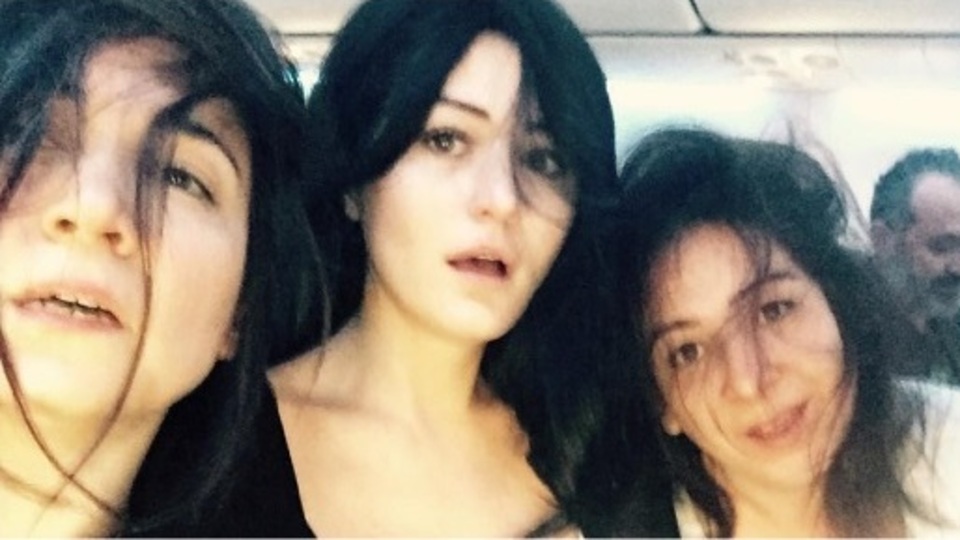 Deniz Çakır'ın uçağında korku dolu anlar!