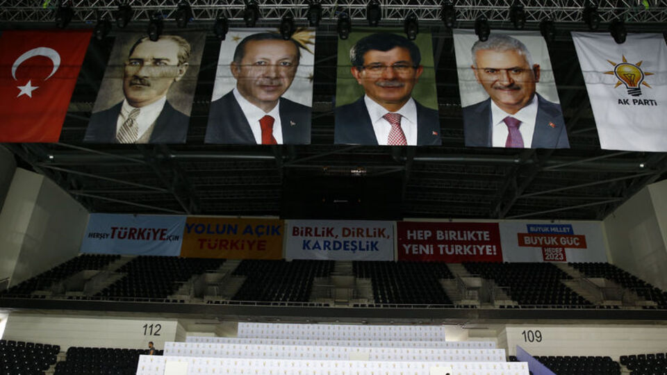 Binali Yıldırım AK Parti'nin 3'üncü genel başkanı oldu