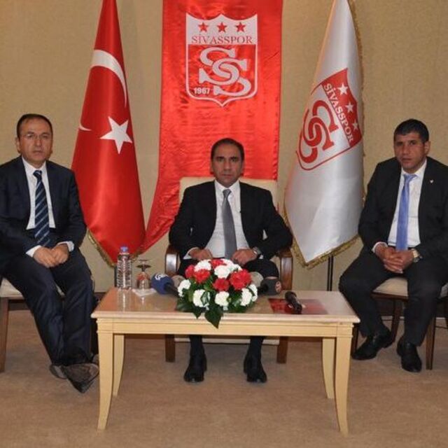 Sivasspor'da olağanüstü kongre ertelendi