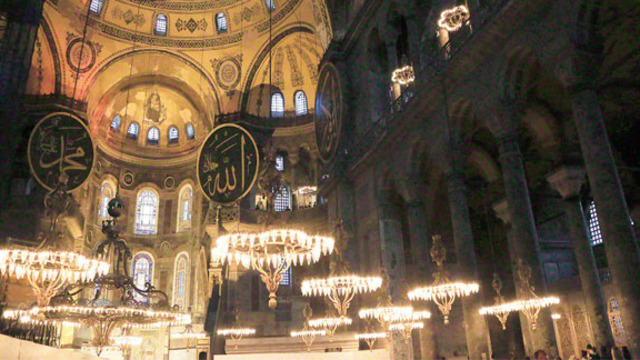 Ayasofya'da gece turu