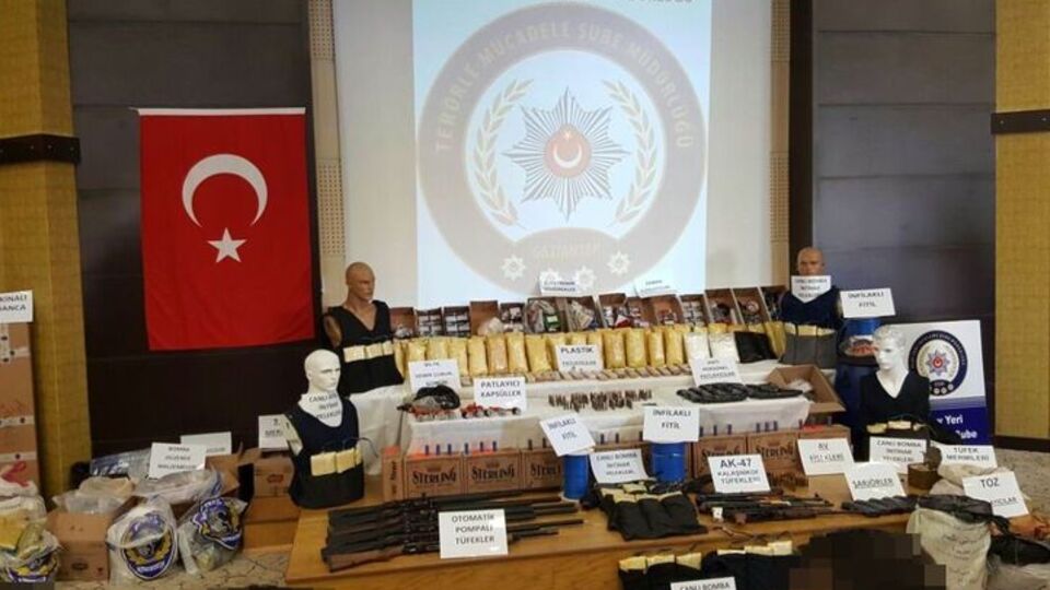 Canlı bombanın evinden neler çıktı?