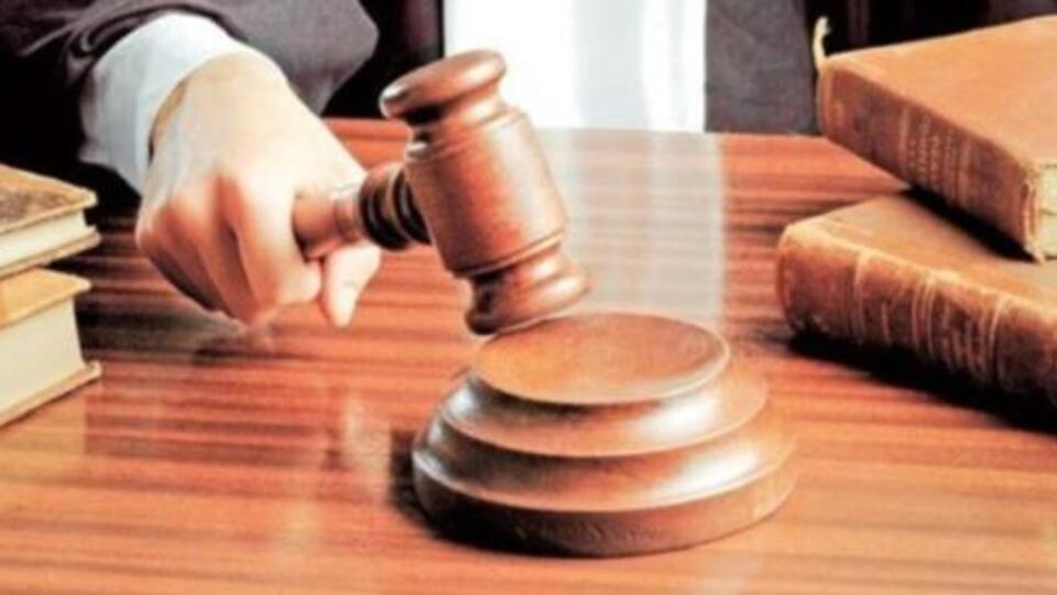 Kızını döverek öldürdü!