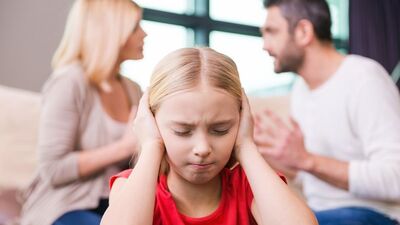 Devamlı kavga eden anne baba çocuğun psikolojisini nasıl etkiliyor?