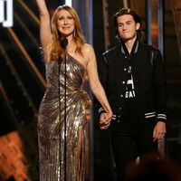 Sahnede gözyaşlarına boğuldu!