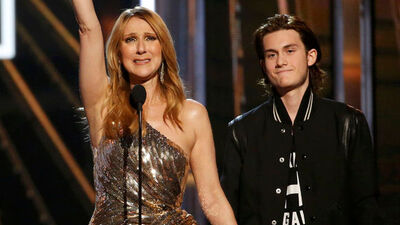 Sahnede gözyaşlarına boğuldu!