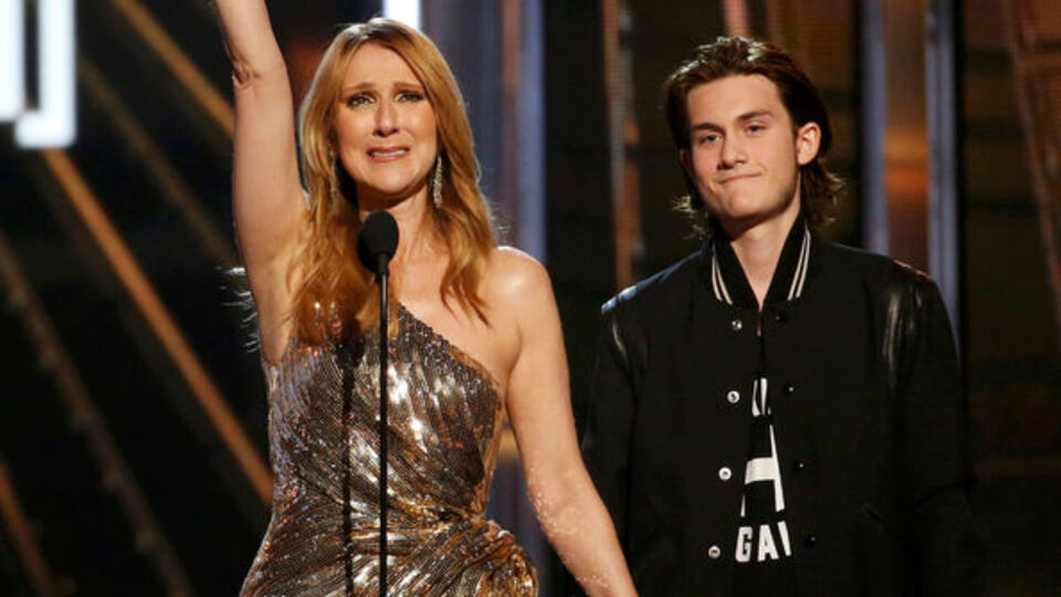 Sahnede gözyaşlarına boğuldu!