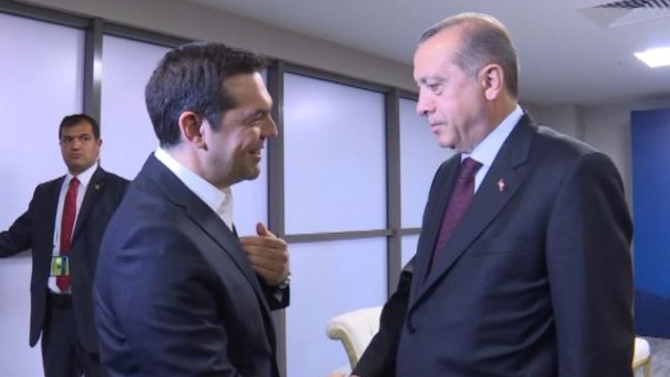 Erdoğan, Çipras'ı kravatsız görünce...