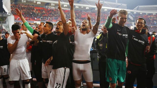 Frankfurt, Bundesliga'da kaldı