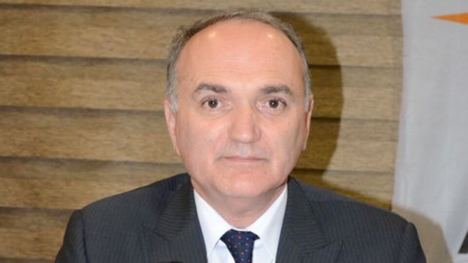 Faruk Özlü kimdir?