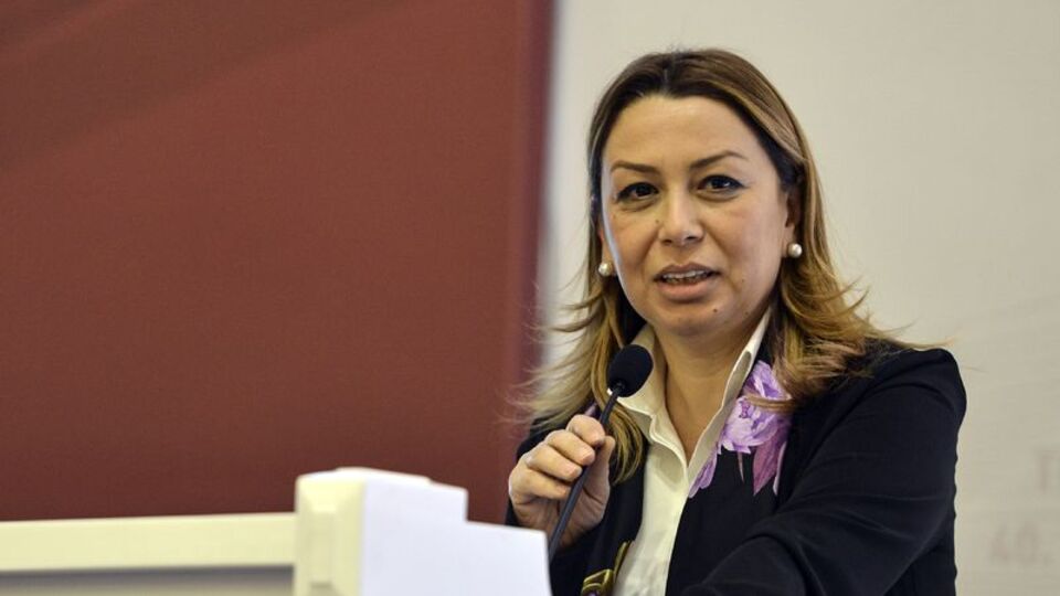 Öznür Çalık kimdir?