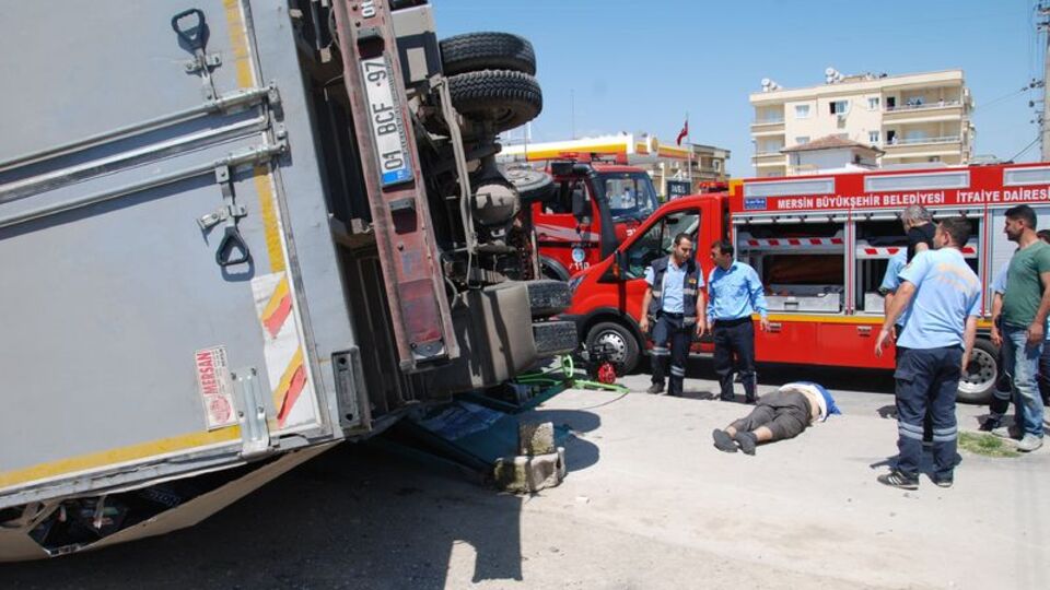 Mersin'de feci kaza: Ölü ve yaralılar var!