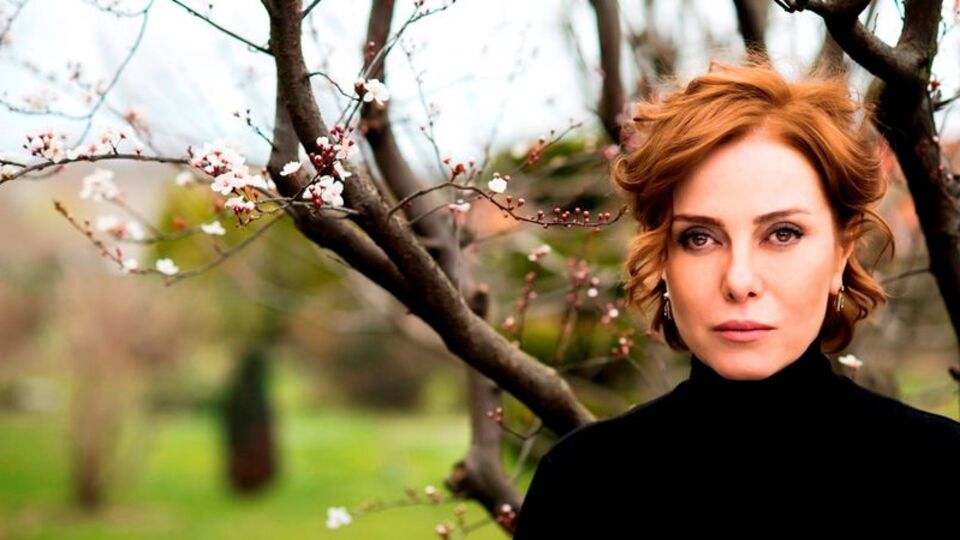 Acı haberi kuliste aldı