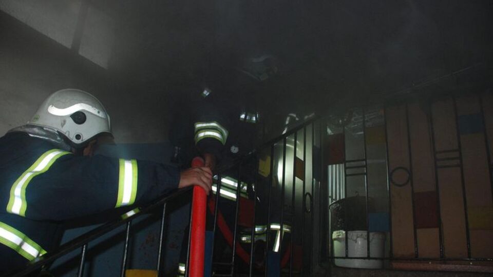 Mutfağa gitmek için kapıyı açtığında fark etti