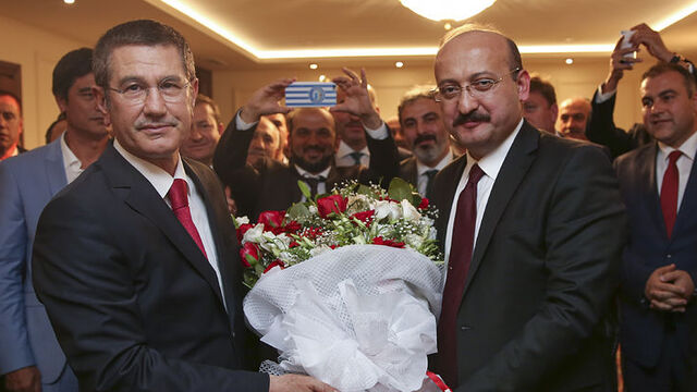 Akdoğan görevini devretti!