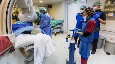 Tıkalı bacak damarına balon tedavisi