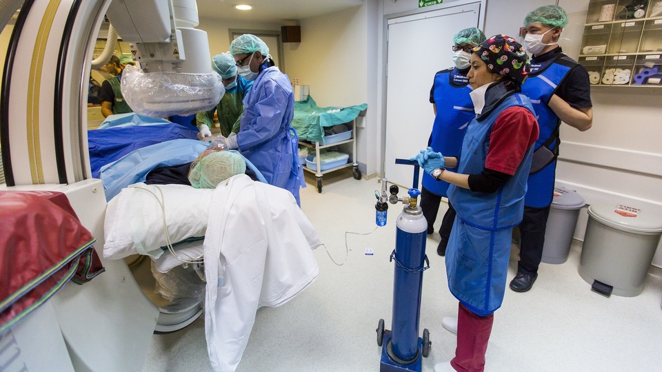 Tıkalı bacak damarına balon tedavisi