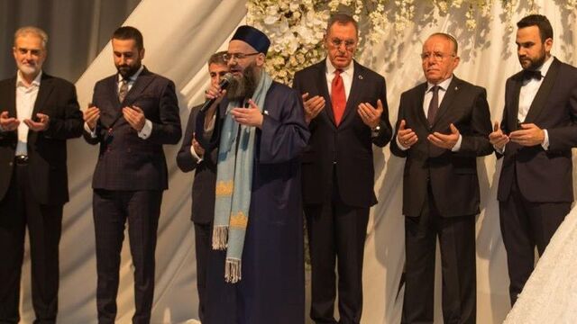 "Kızımın gelinlik giymesinden asla razı olmadım"