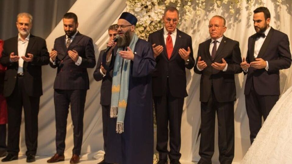 "Kızımın gelinlik giymesinden asla razı olmadım"