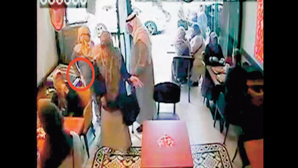 Arap kılığında İranlı kadının çantasını çaldılar