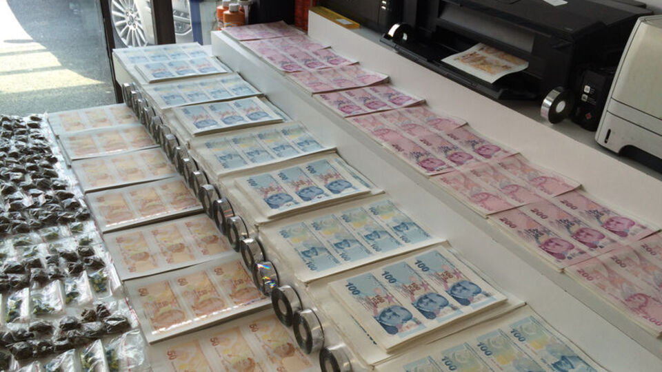 İstanbul'da kalpazan sevgililere baskın!