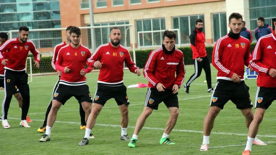 Kayseri'de 9 futbolcu kaldı!