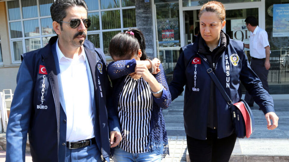 Bebeğini terk eden kadın ve annesi tutuklandı