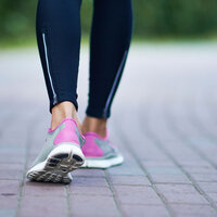 Yürürken bacak ağrısı çekiyorsanız...