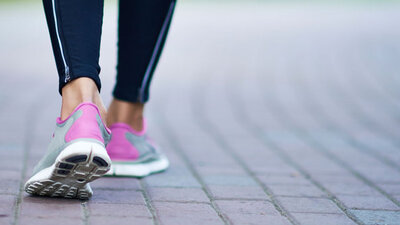 Yürürken bacak ağrısı çekiyorsanız...