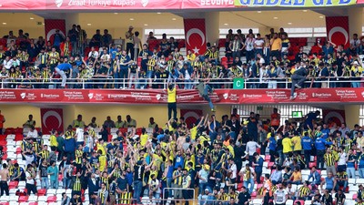Tribünde korku dolu anlar...